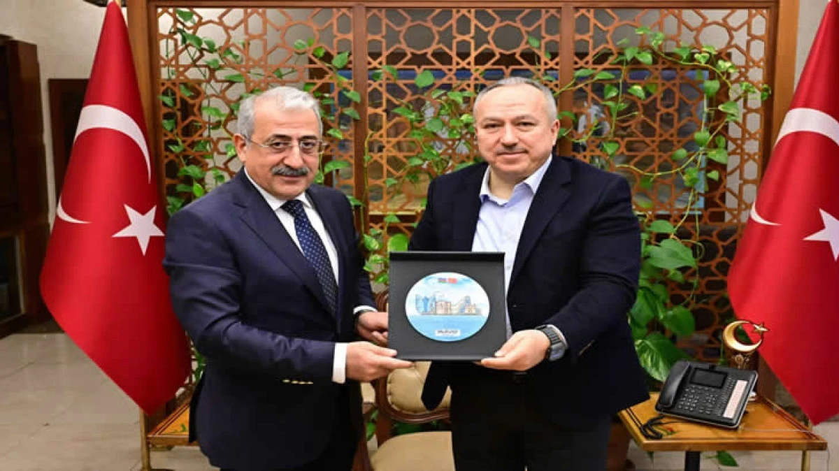 YAPAR VALİ FİDAN'I ZİYARET ETTİ