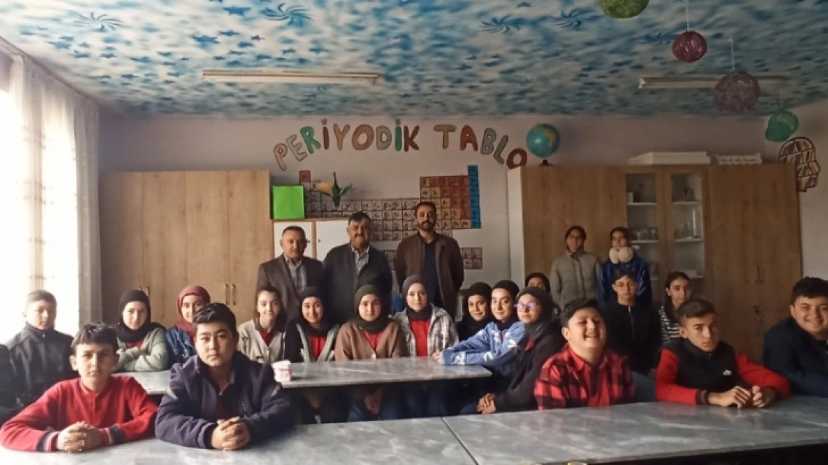YAZAR AYTEKİN KUYULUTATLAR&rsquo;DA &Ouml;ĞRENCİLERLE BULUŞTU 