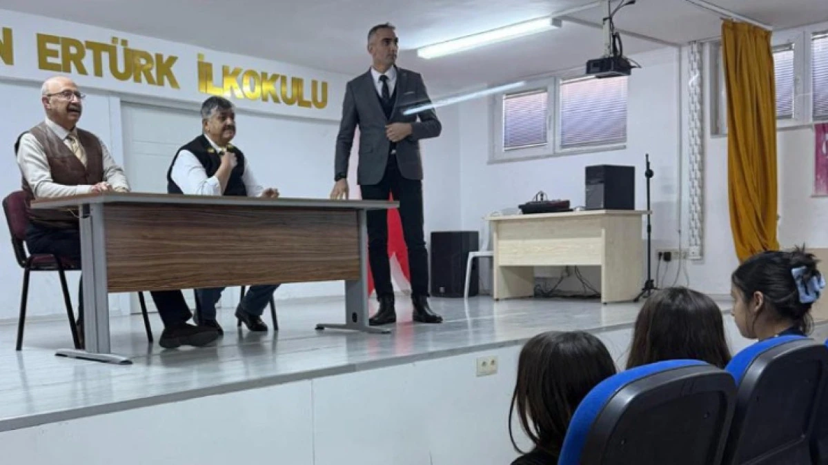 YAZAR &Ouml;ZDEM VE AYTEKİN AYHAN ERT&Uuml;RK İLKOKULU'NDA &Ouml;ĞRENCİLERLE BULUŞTU 