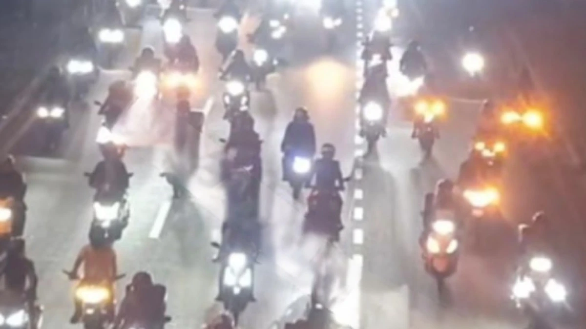 Y&Uuml;ZLERCE MOTORLU KURYE VEFAT EDEN ARKADAŞLARI İ&Ccedil;İN KONVOYDA BULUŞTU 